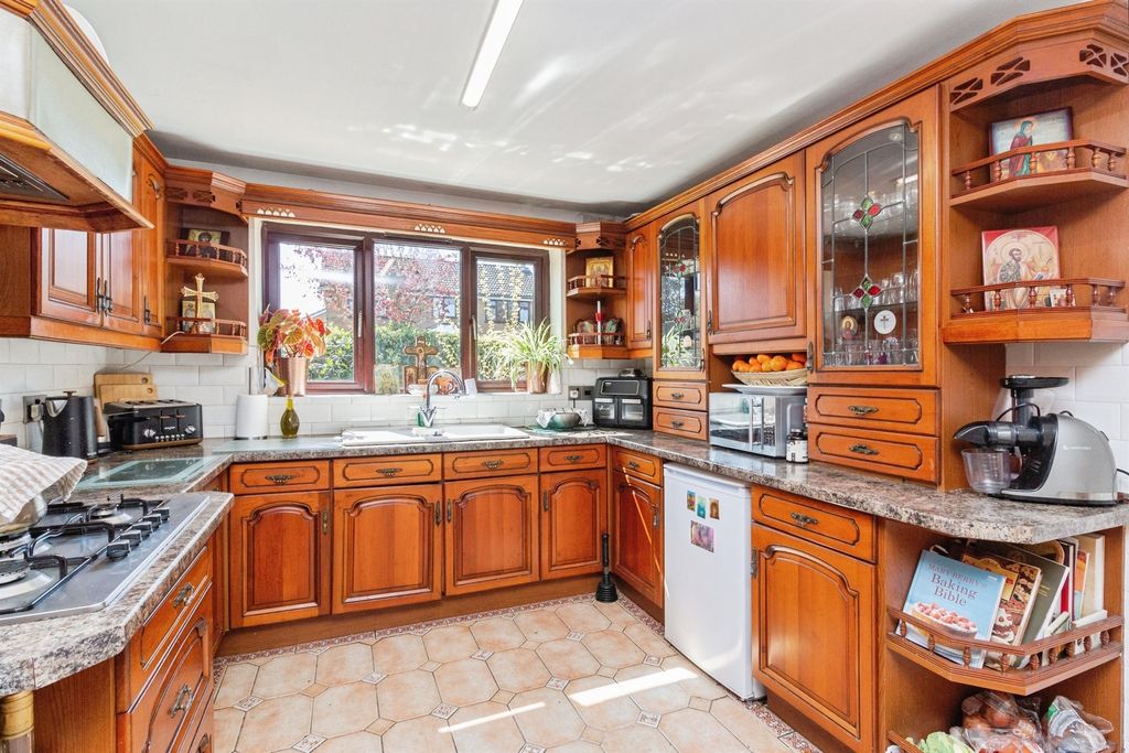 Property photo 2 of 18