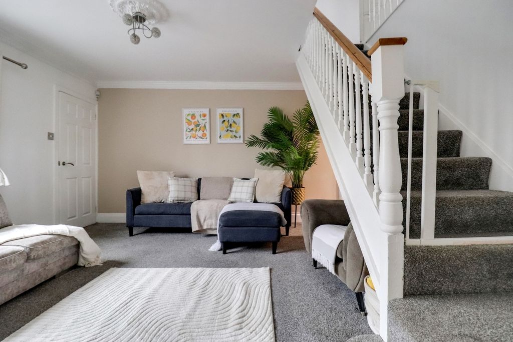 Property photo 3 of 22 3- Rob Hammond Ewemove Pontefract