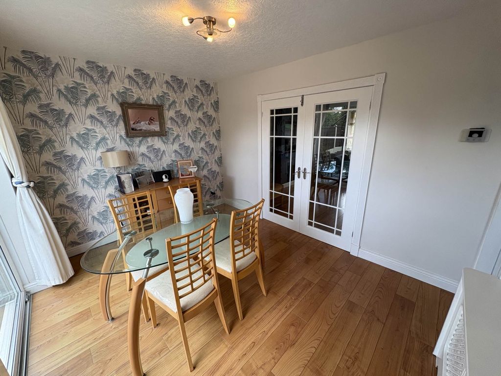 Property photo 3 of 32