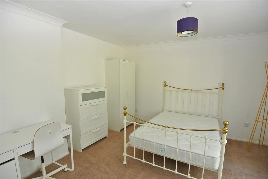Property photo 3 of 21 Bedroom 1A.Jpg
