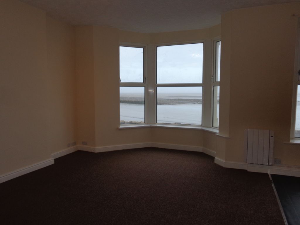 Property photo 3 of 6 Lounge With Sea Views