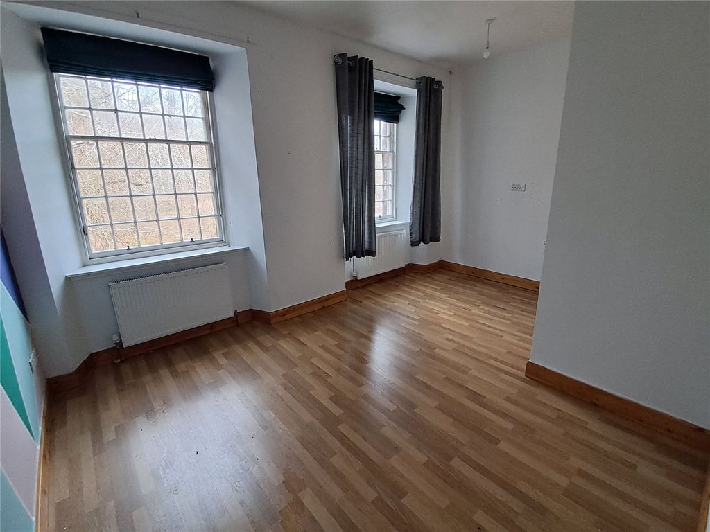 Property photo 3 of 7 Bedroom 1