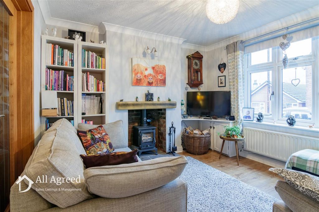 Property photo 3 of 24 Lounge