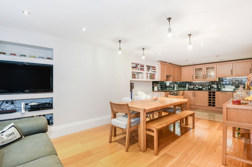 Property photo 3 of 10 Dining Room