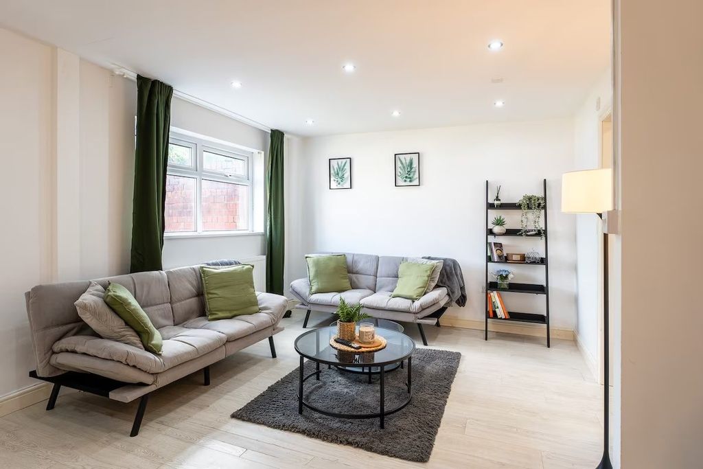 Property photo 3 of 6 Gallery