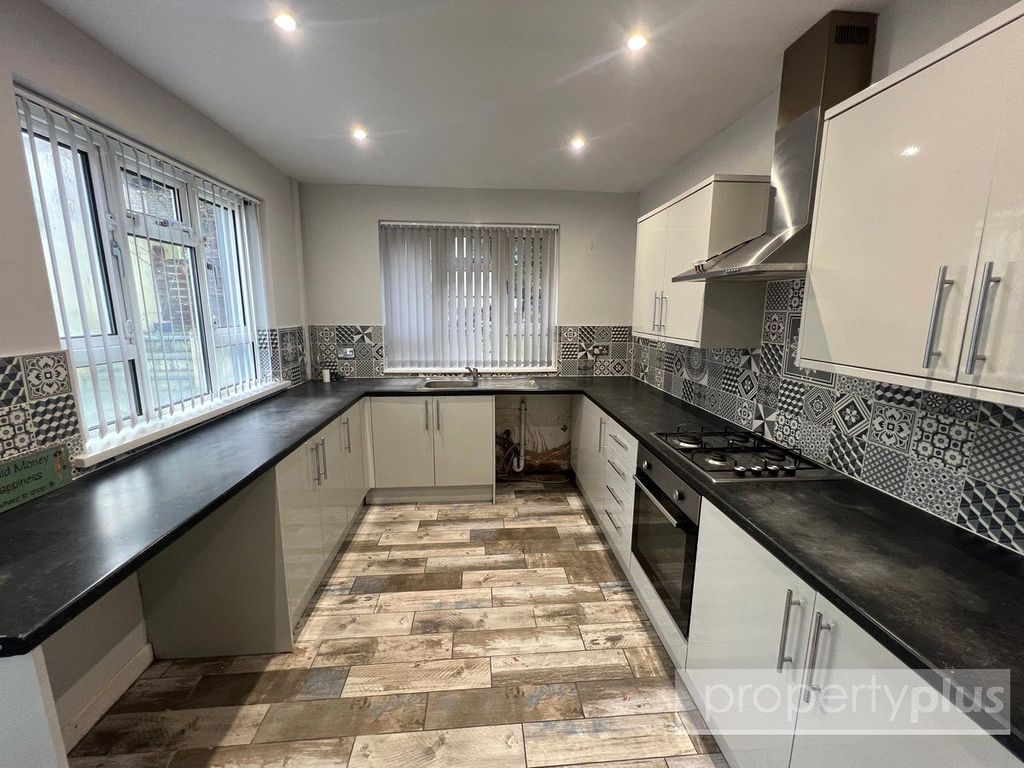 Property photo 2 of 11 Picture No. 12