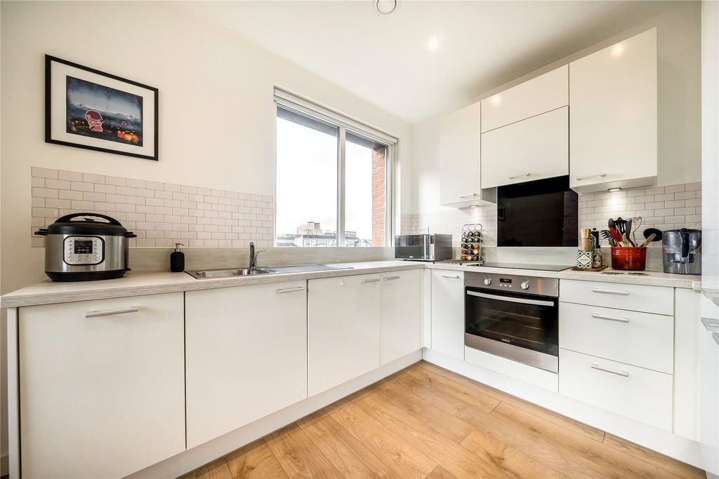 Property photo 3 of 7 Kitchen