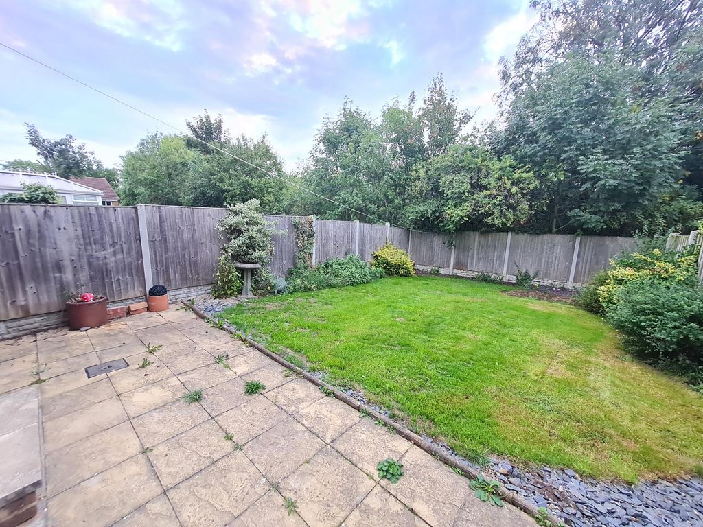 Property photo 2 of 9 Garden
