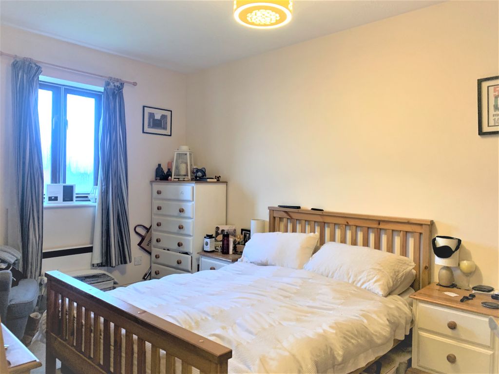 Property photo 2 of 18 Bedroom Picture 1