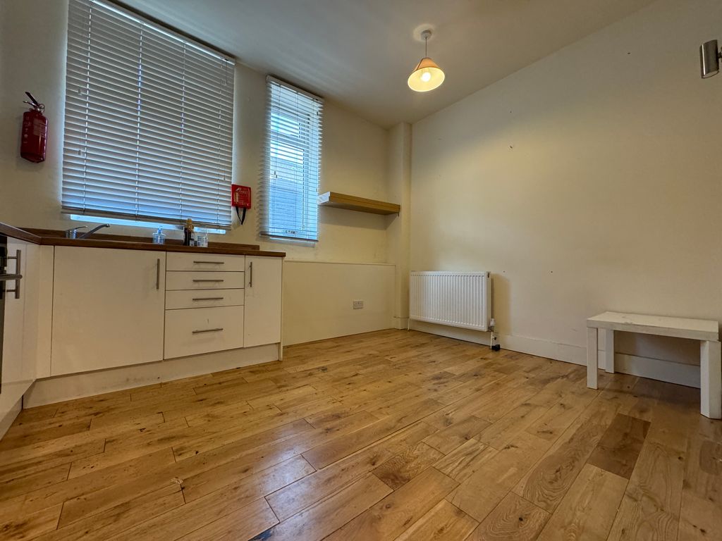 Property photo 1 of 3
