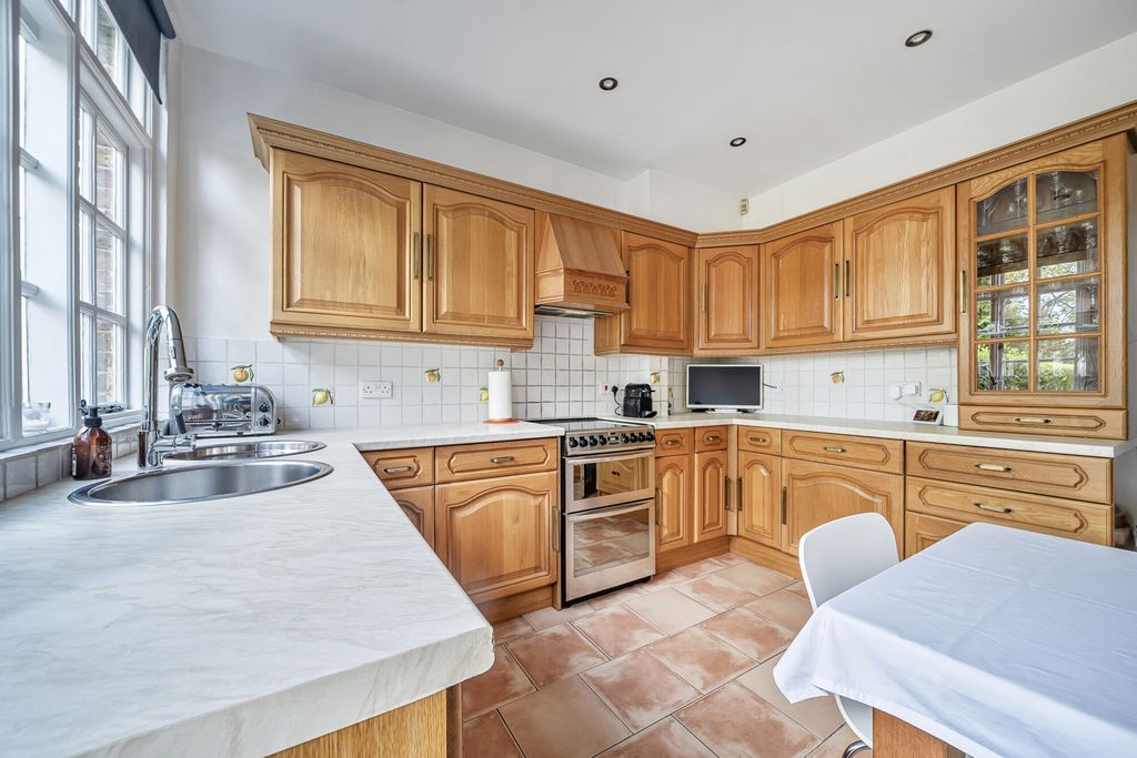 Property photo 3 of 21 Kitchen