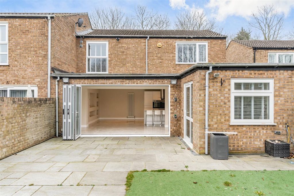 Property photo 1 of 16 112 Caling Croft-Hr49.Jpg