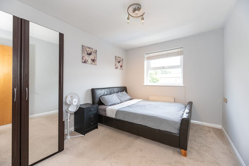 Property photo 2 of 24