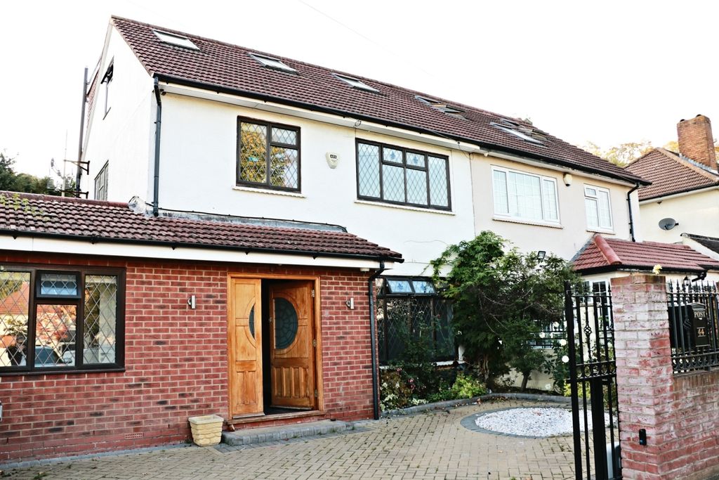 Property photo 1 of 26 44 Bowness Crescent - Front Exterior View