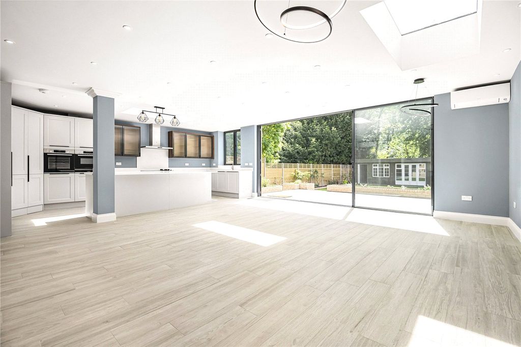 Property photo 1 of 23 Picture No. 06