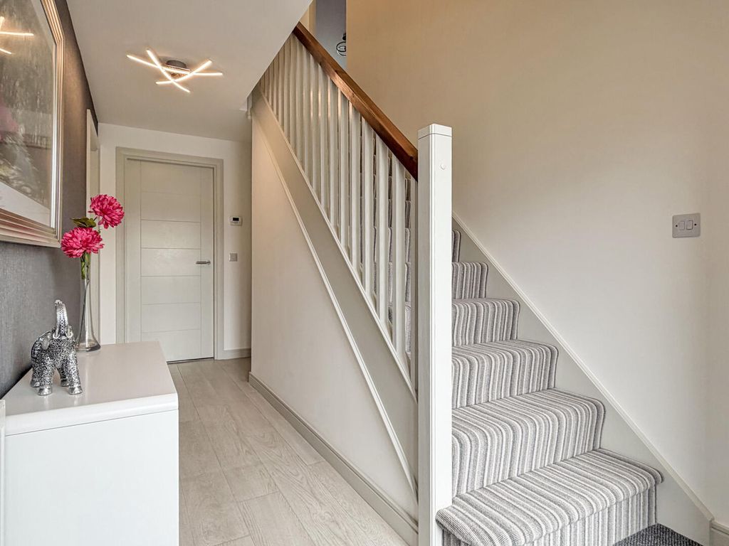 Property photo 2 of 32 Hallway