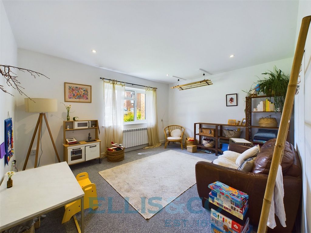 Property photo 3 of 11 Picture No. 19