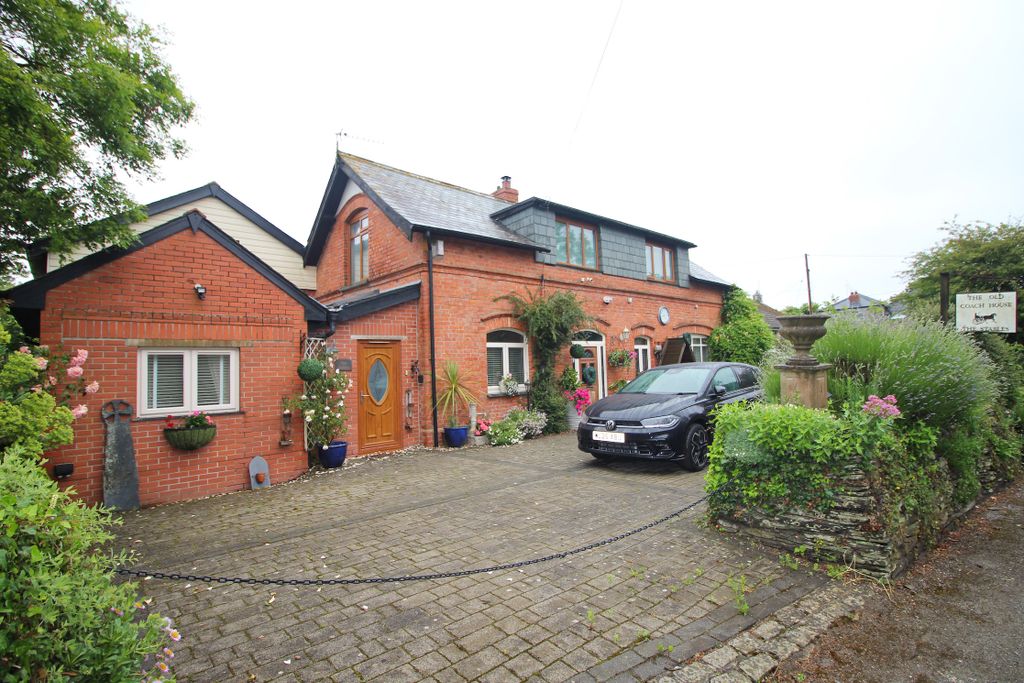 Property photo 2 of 34