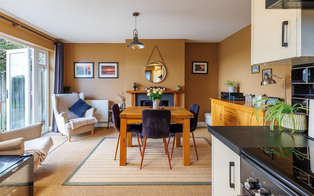 Property photo 3 of 33