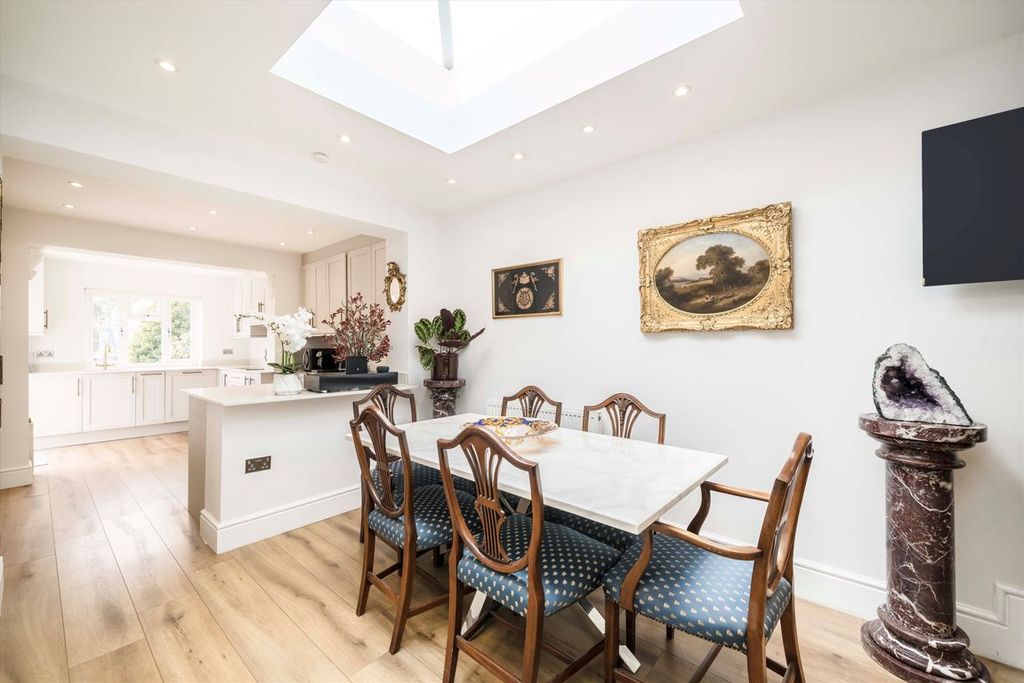 Property photo 2 of 23