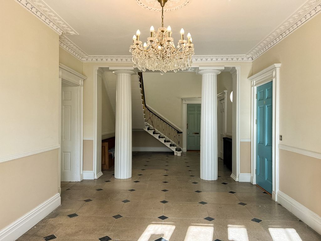 Property photo 2 of 12 Communal Hallway