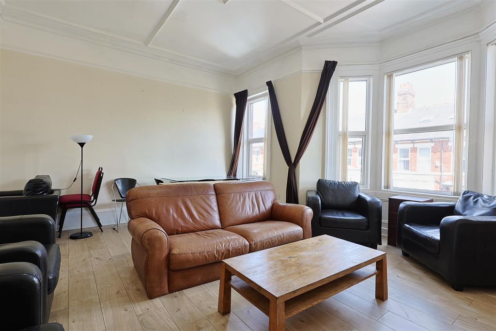 Property photo 1 of 19 4317951A-0Df9-49C3-87Fd-E8F2Be5CE40F_1_201_A.Jpeg