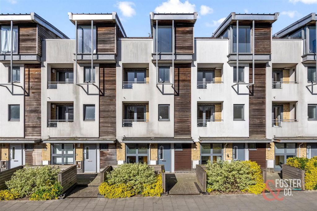 Property photo 1 of 22 New England Street, New England House, 17-002.Jpg