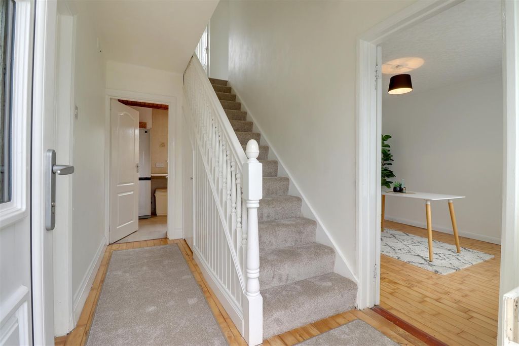 Property photo 2 of 15 Entrance Hall