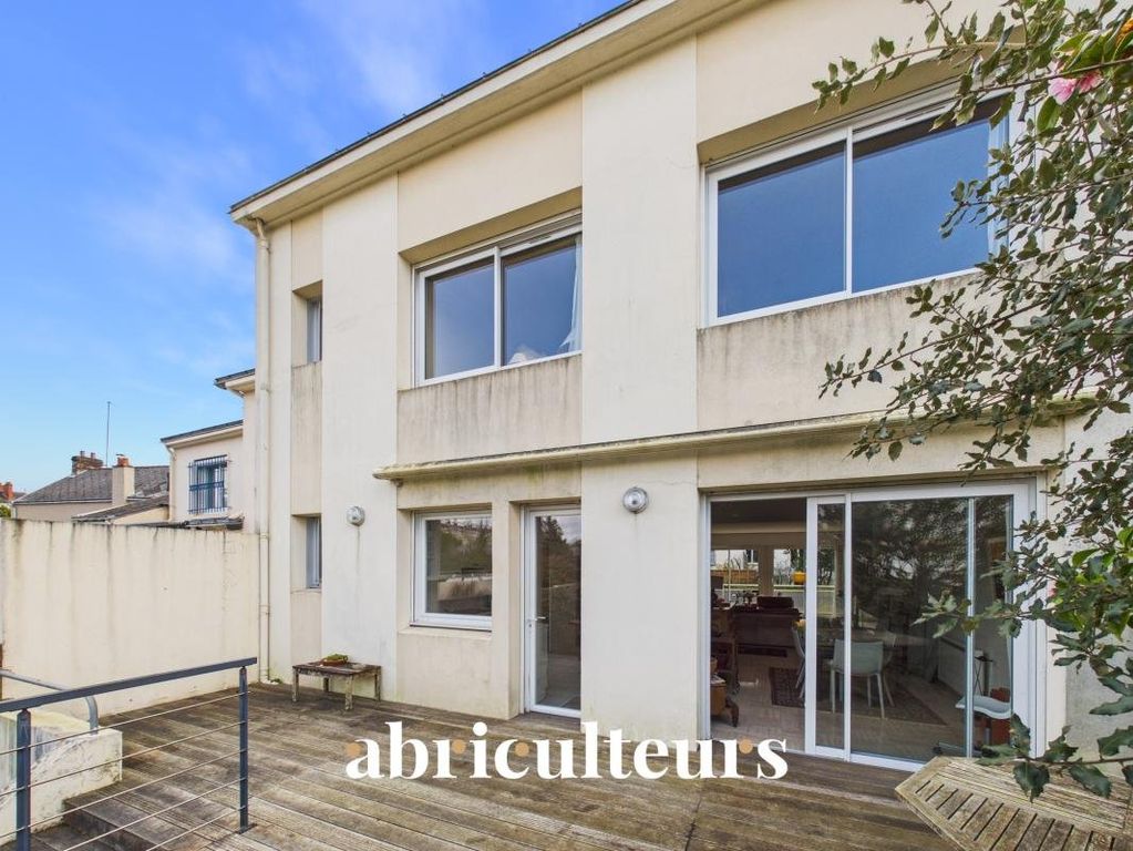 Property photo 1 of 20 Very Large House - Garden - Private Avenue - Double Garage And 2 Parking Spaces - Nantes - Hauts Pav