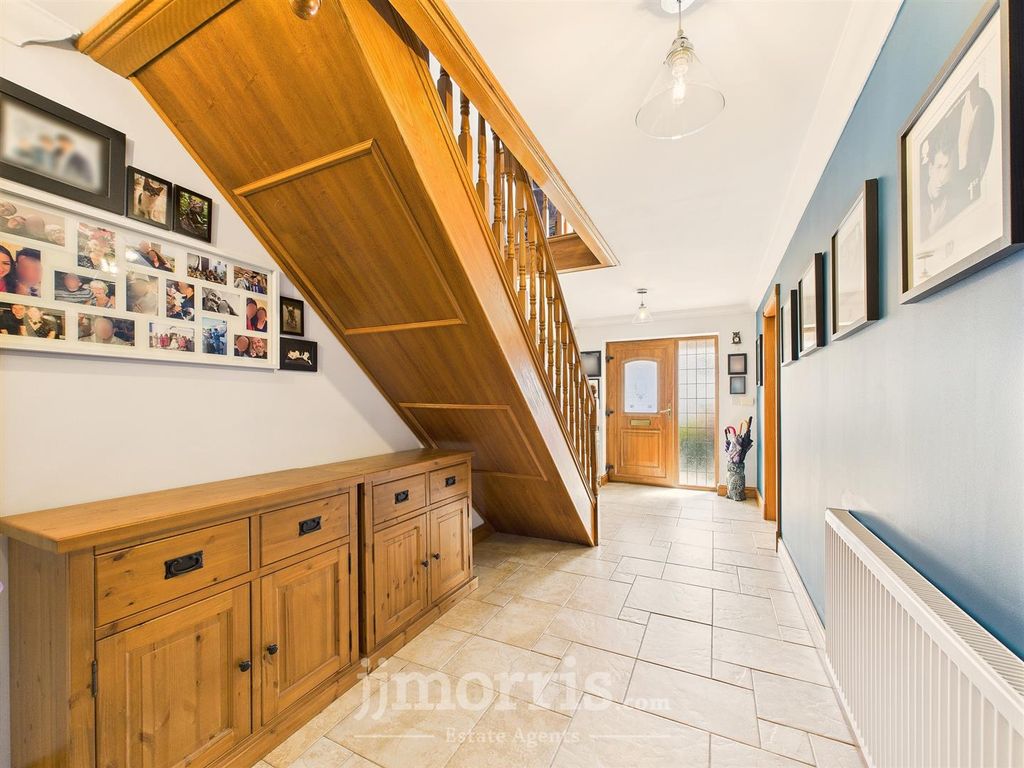 Property photo 2 of 26 Entrance Hall