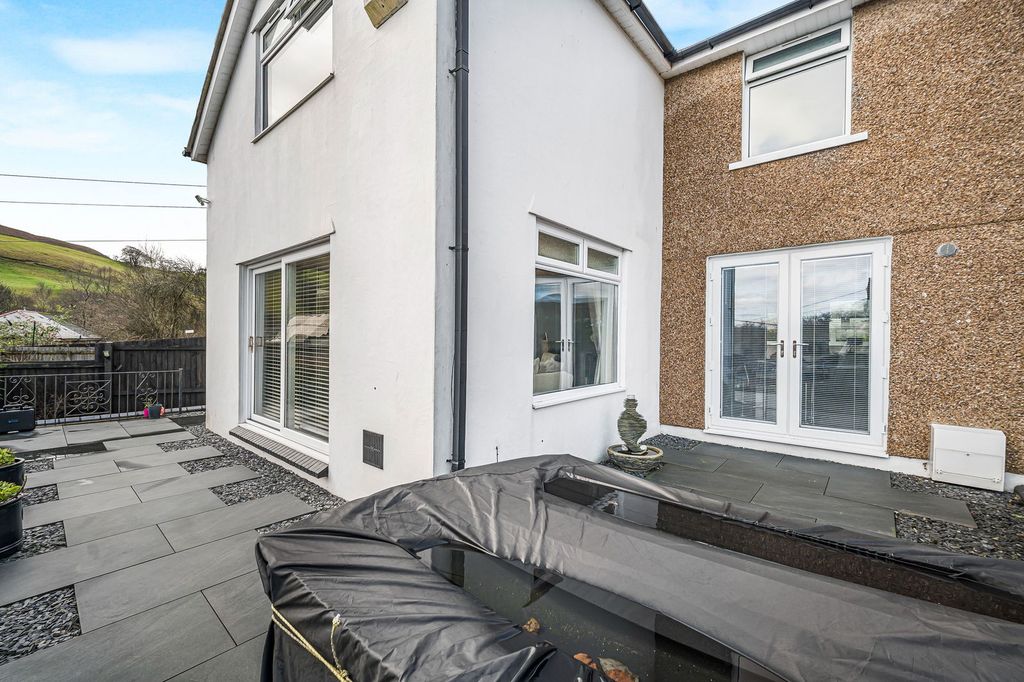 Property photo 3 of 43