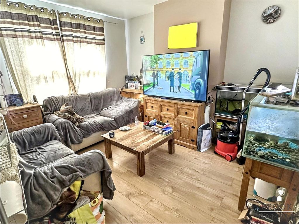 Property photo 2 of 10 01323 438506