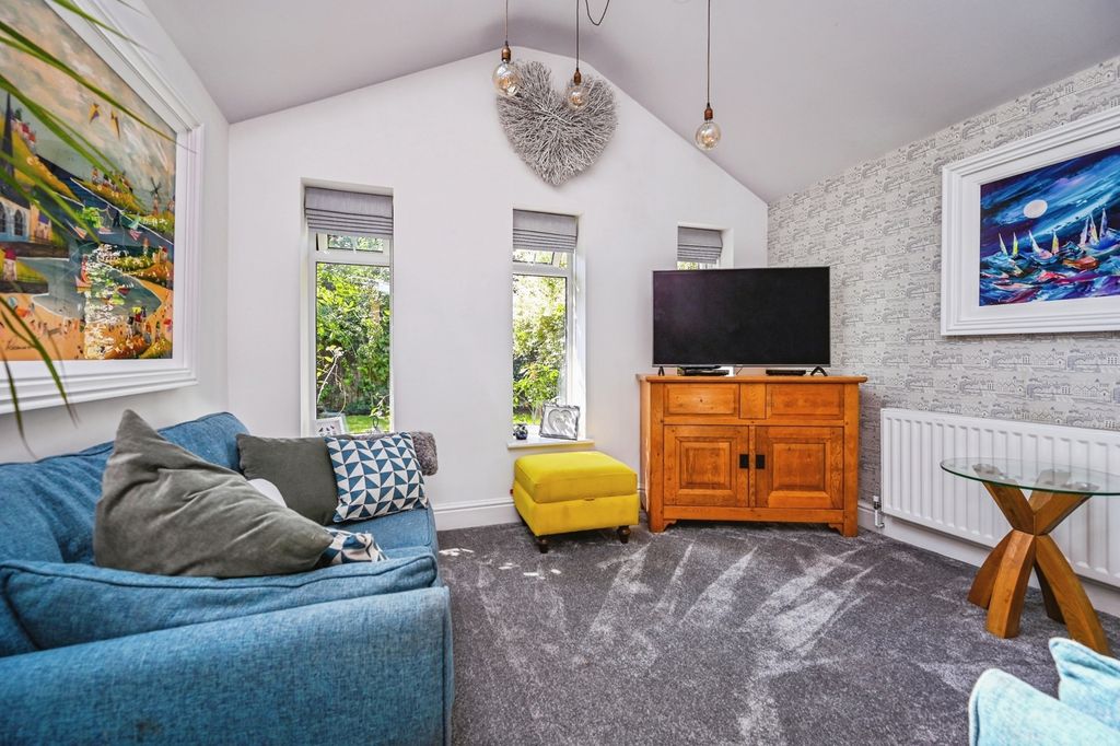 Property photo 3 of 19 Pbox-Img.Jpg