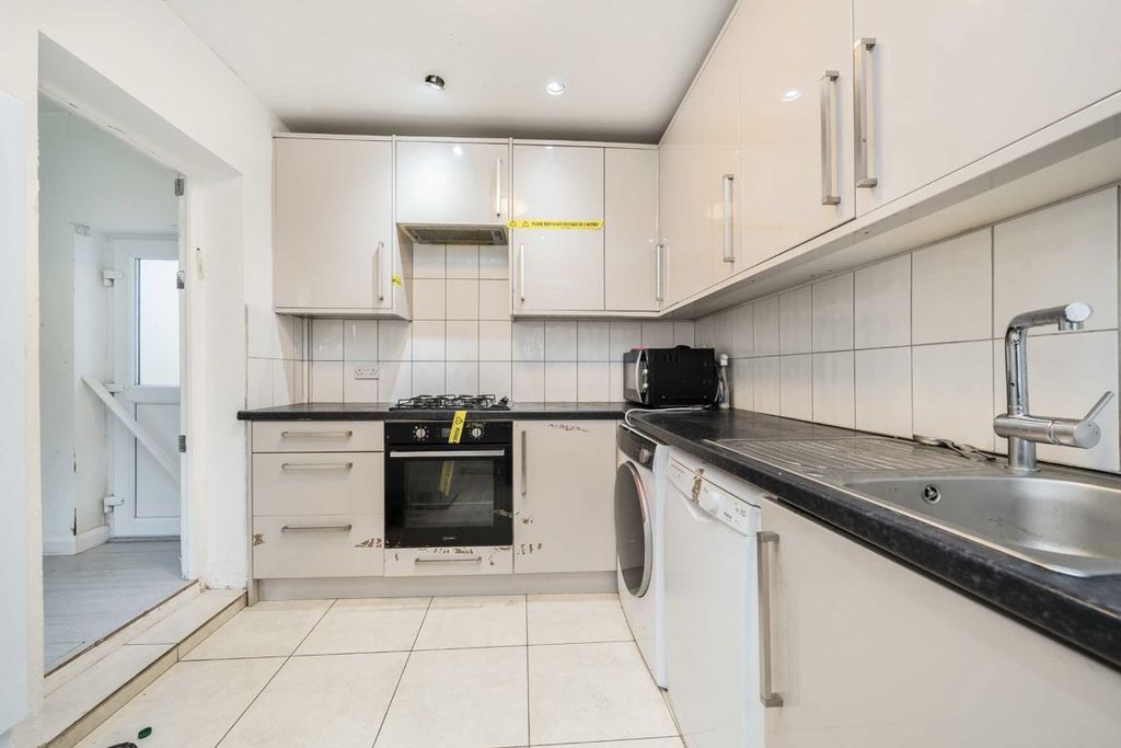 Property photo 3 of 5