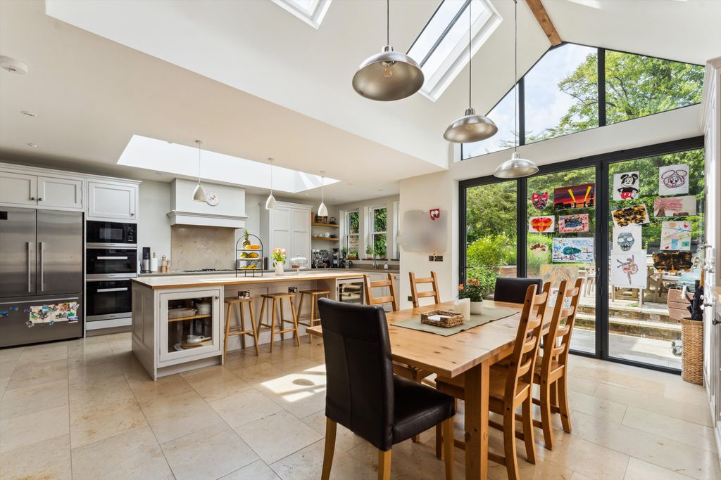 Property photo 2 of 22 Image