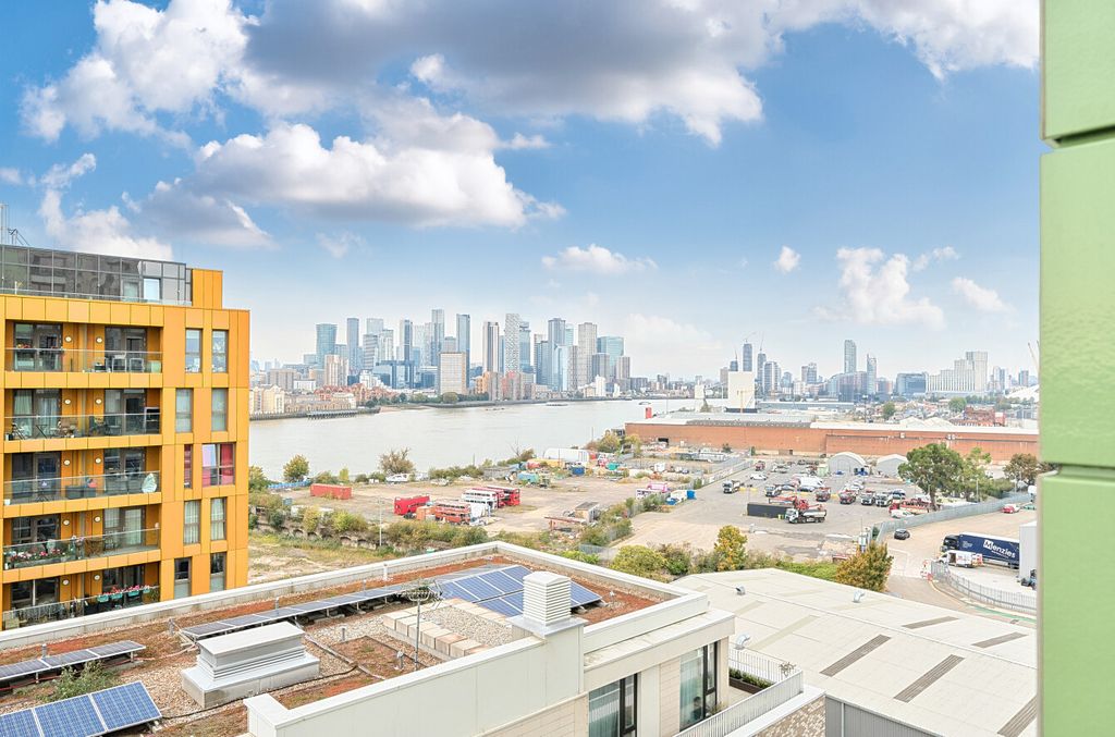 Property photo 1 of 17 1361700-14-68De9d...