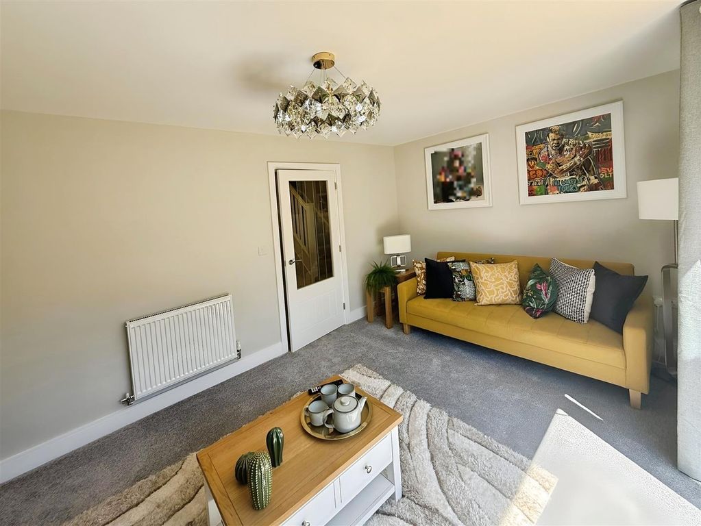 Property photo 2 of 19 Lounge