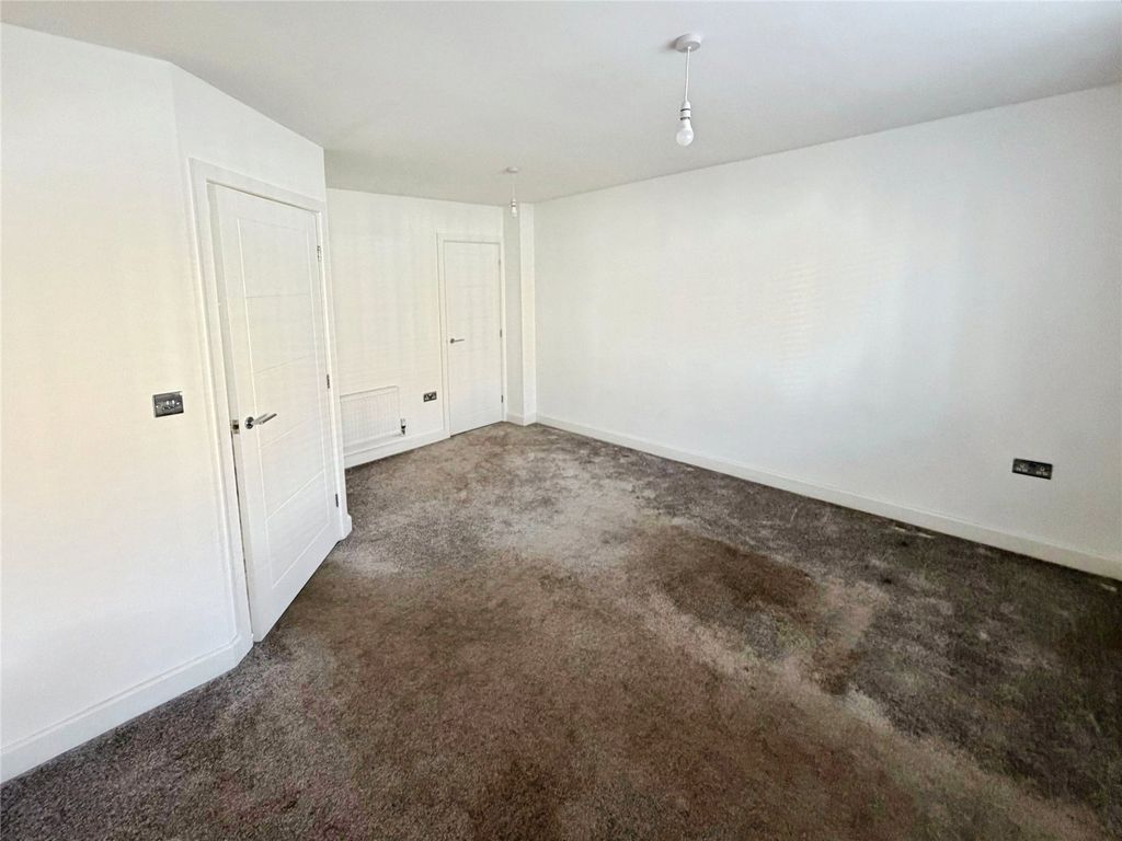Property photo 3 of 14 Lounge