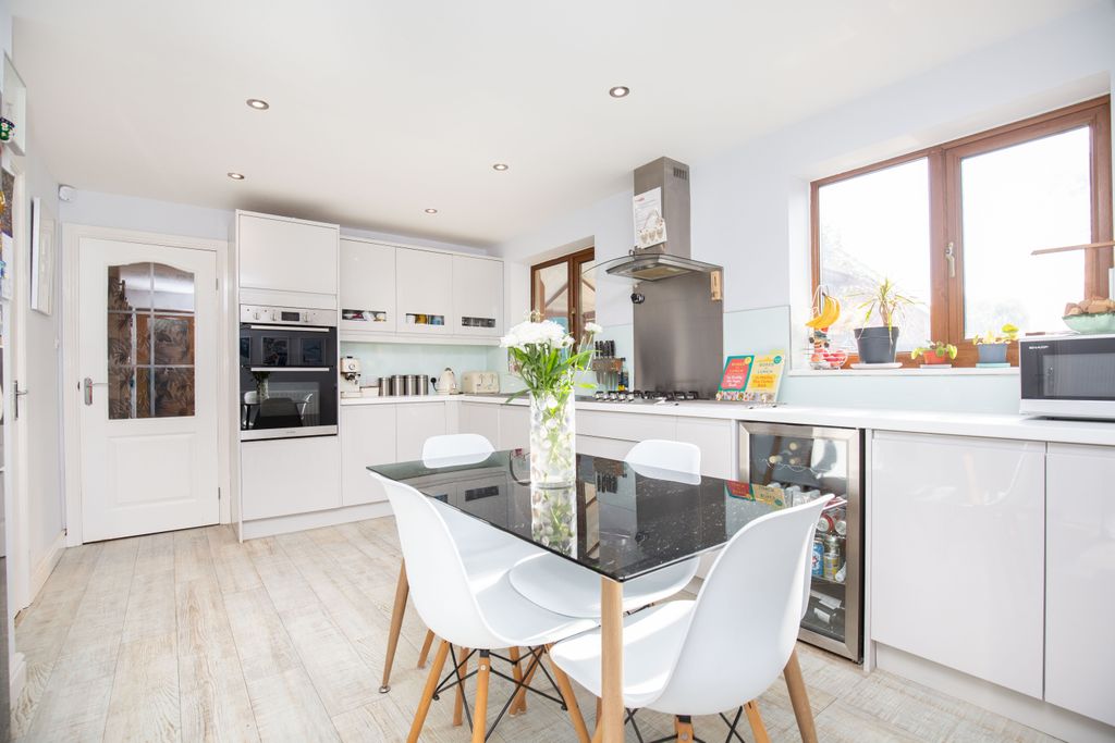 Property photo 3 of 24 Mw-8237