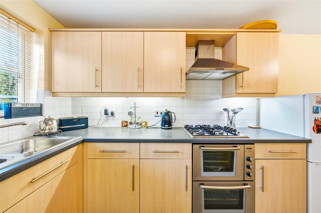 Property photo 3 of 21 Kitchen