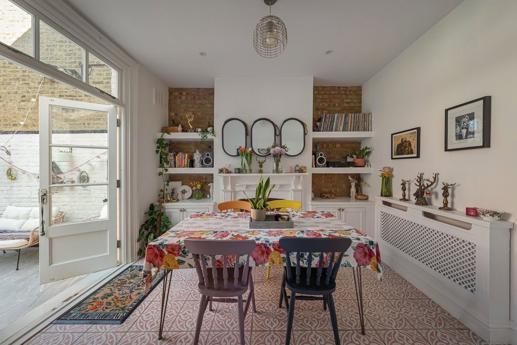 Property photo 3 of 28