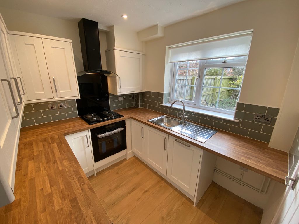 Property photo 1 of 9 Kitchen