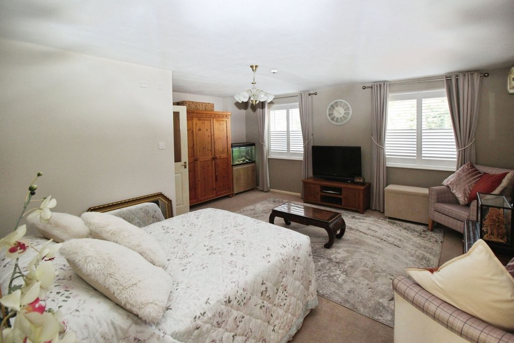 Property photo 3 of 15 Bedroom