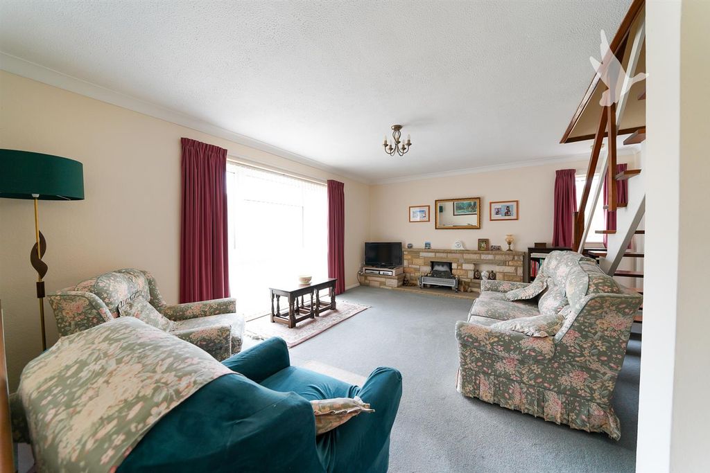 Property photo 3 of 18 Untitled-39.Jpg