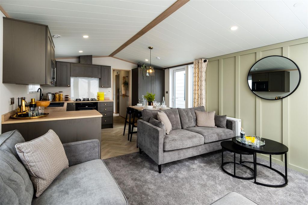 Property photo 2 of 17 Davenport 5.Jpg