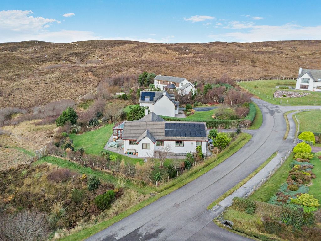 Property photo 3 of 22 11 Fasaich