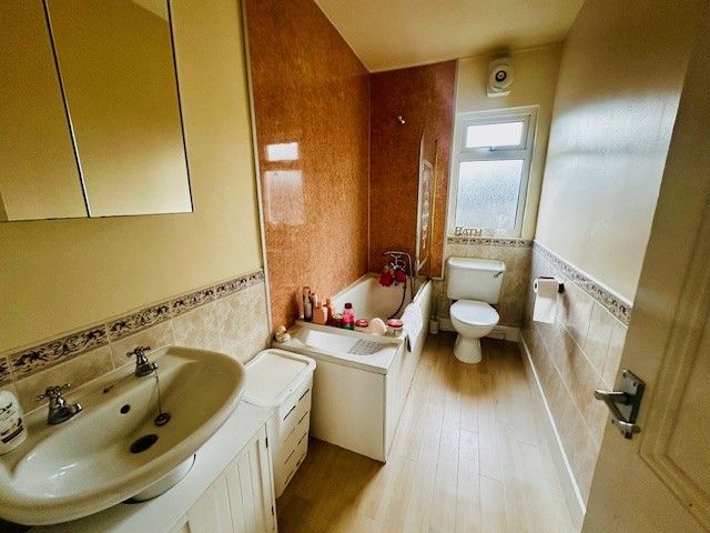 Property photo 3 of 20 Bathroom