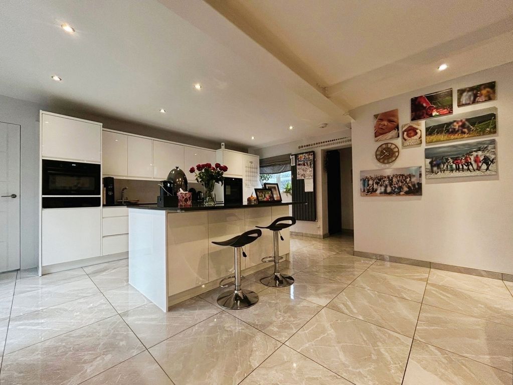 Property photo 2 of 16 Pbox-Img.Jpg