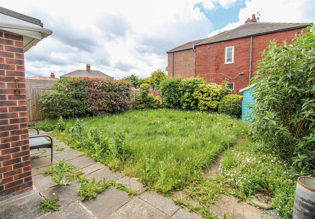 Property photo 2 of 11 Outside
