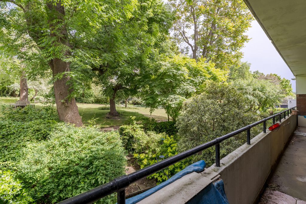 Property photo 3 of 5 Balcony